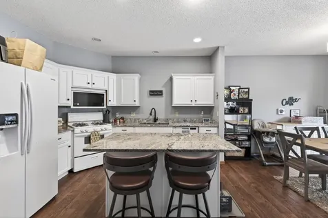 440 Hickory Lane N Oakdale MN 55128