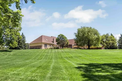 705 18th Avenue N Moorhead MN 56560