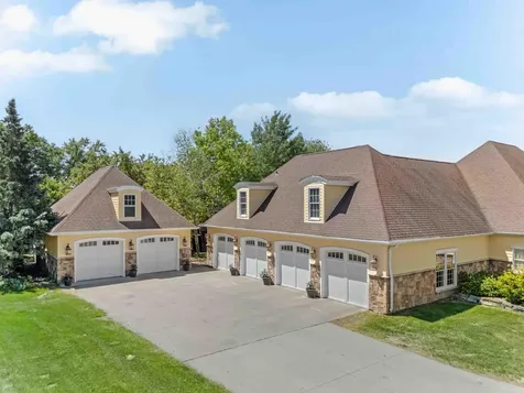 705 18th Avenue N Moorhead MN 56560