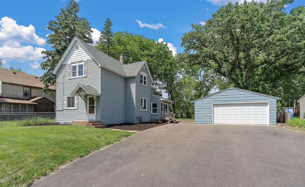 2219 Eldridge Avenue E North Saint Paul MN 55109