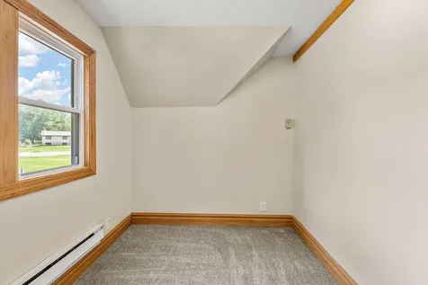 2219 Eldridge Avenue E North Saint Paul MN 55109