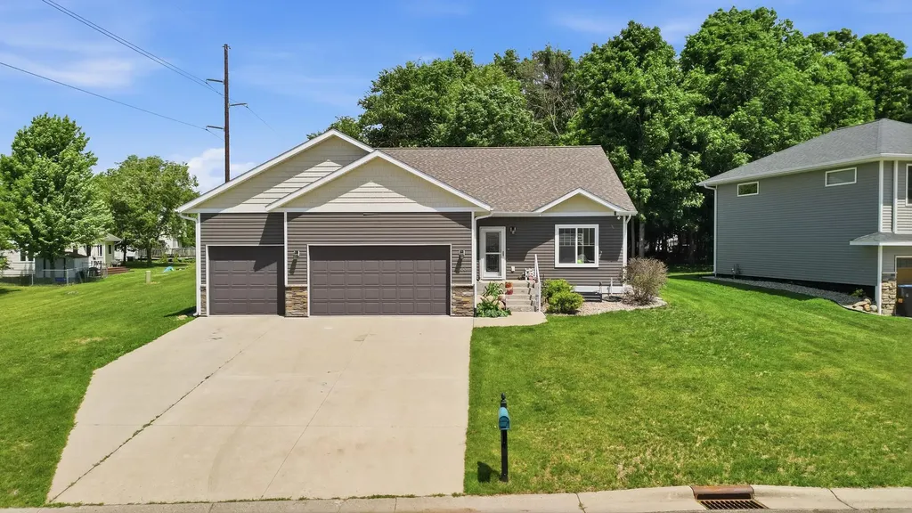 300 Tanager Road Mankato MN 56001