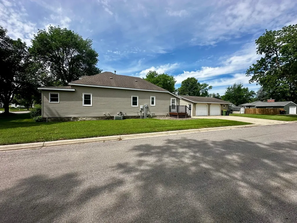 415 N 6th Street Marshall MN 56258
