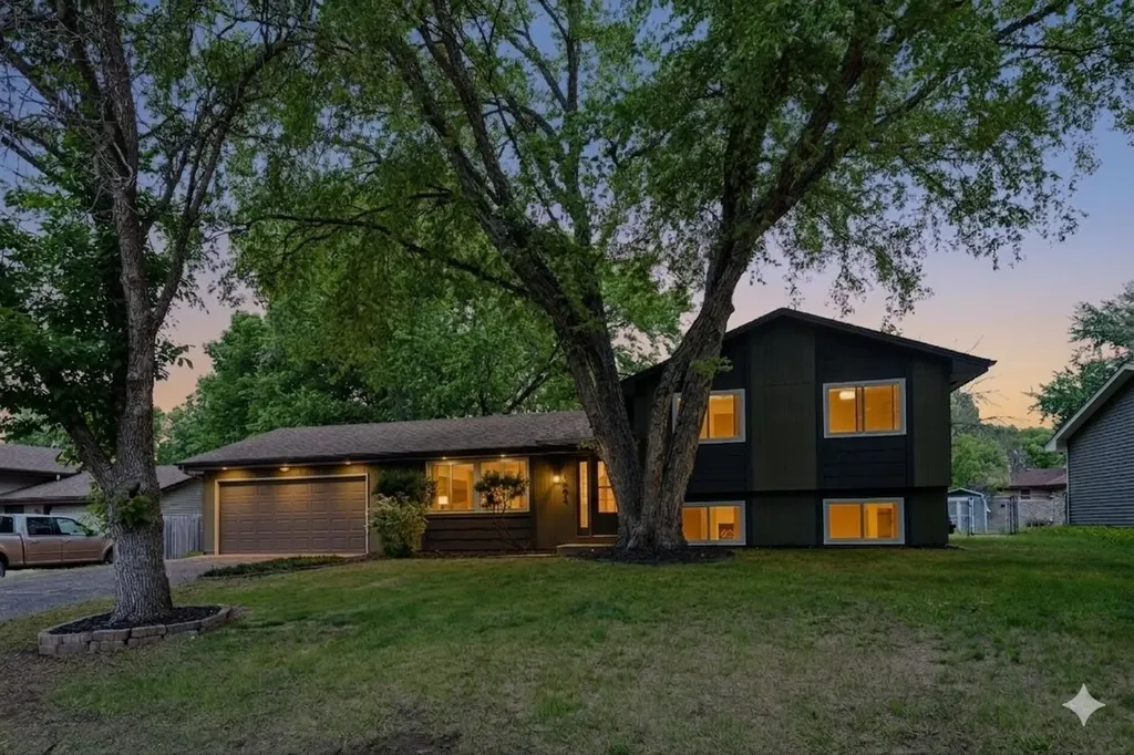 1083 126th Lane NE Blaine MN 55434
