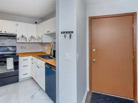 26 10th Street W Saint Paul MN 55102