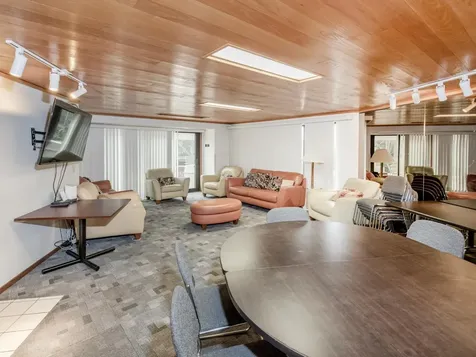 26 10th Street W Saint Paul MN 55102
