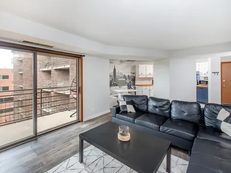 26 10th Street W Saint Paul MN 55102