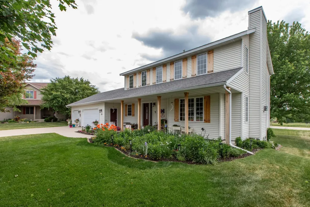 704 Country Estate Court SE Stewartville MN 55976
