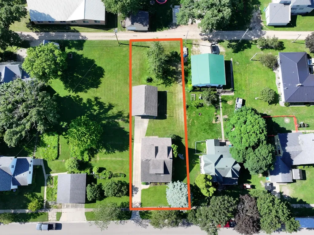 111 W Cabot Street Le Roy MN 55951