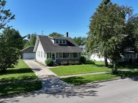 111 W Cabot Street Le Roy MN 55951