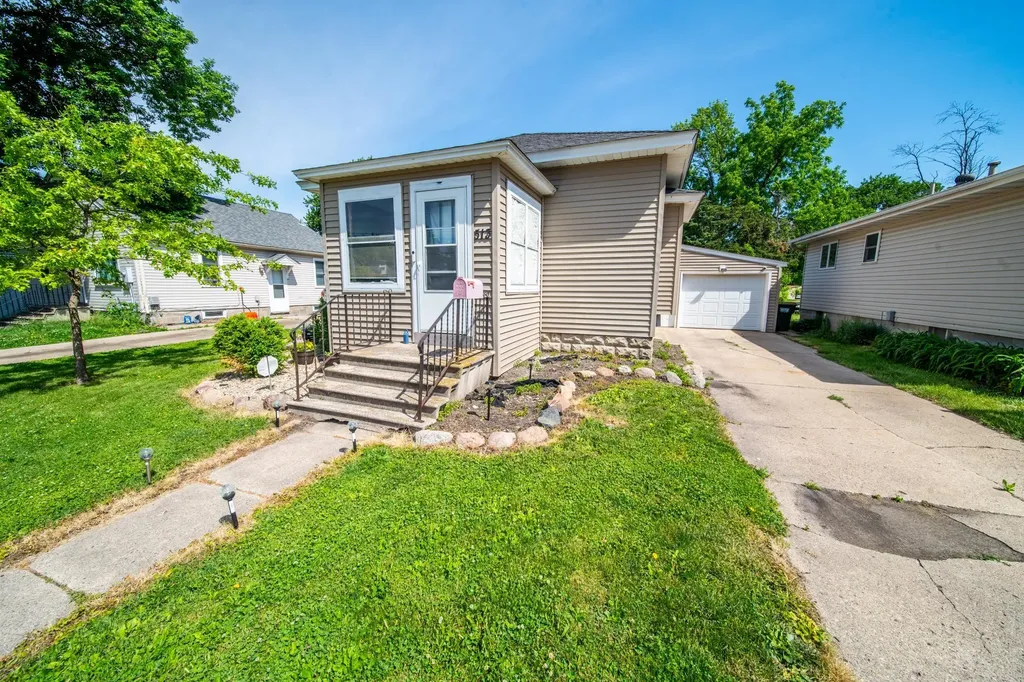 513 8th Ave SE Waseca MN 56093