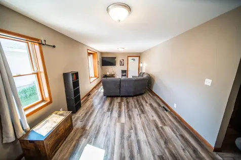 513 8th Ave SE Waseca MN 56093