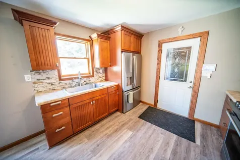513 8th Ave SE Waseca MN 56093