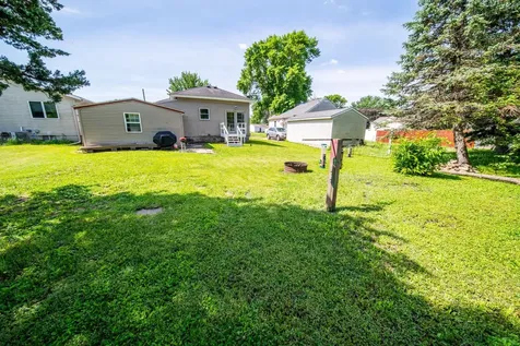 513 8th Ave SE Waseca MN 56093