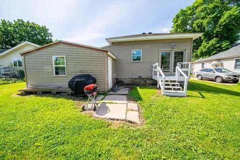 513 8th Ave SE Waseca MN 56093