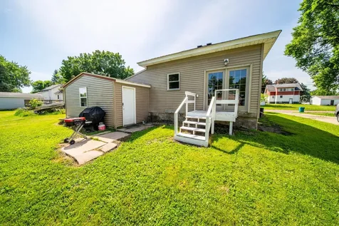 513 8th Ave SE Waseca MN 56093