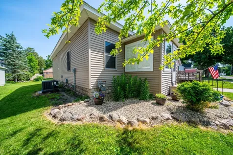 513 8th Ave SE Waseca MN 56093