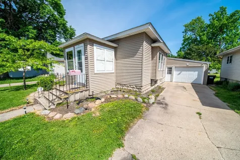513 8th Ave SE Waseca MN 56093