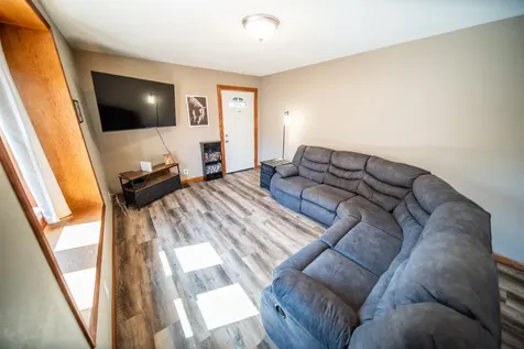 513 8th Ave SE Waseca MN 56093