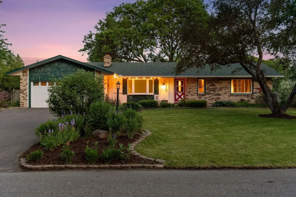 18025 28th Avenue N Plymouth MN 55447