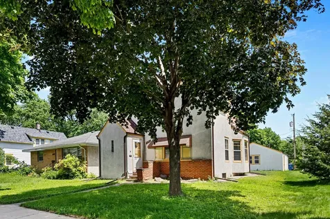 890 26th Avenue SE Minneapolis MN 55414