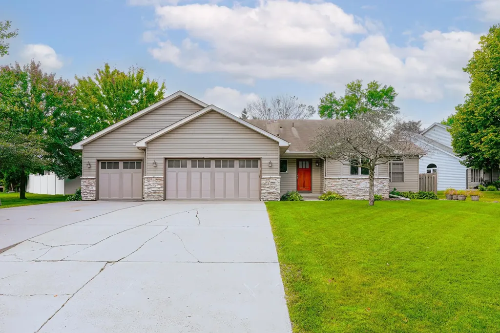 915 Ferndale Street S Maplewood MN 55119