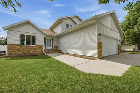 2901 32nd Street S Fargo ND 58103