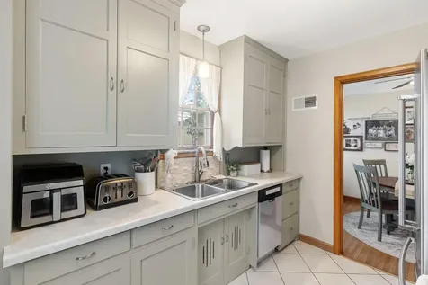 3915 Regent Avenue N Robbinsdale MN 55422