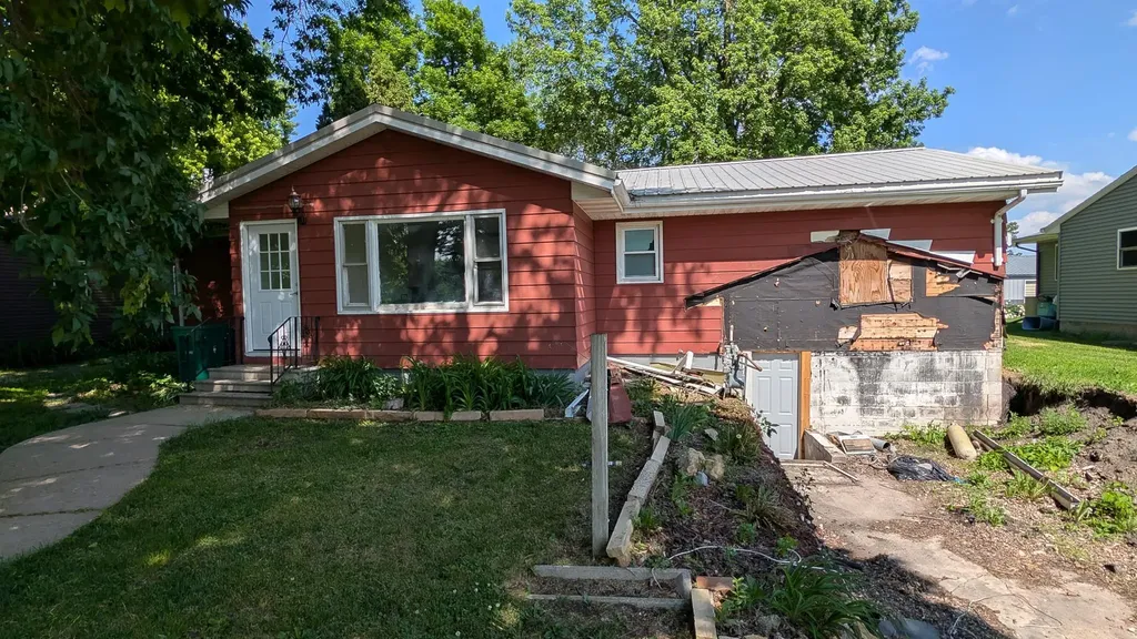 781 4th Avenue SE Wells MN 56097