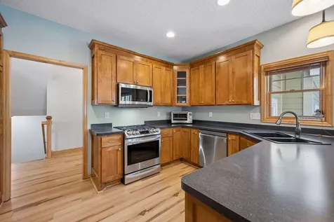 11585 Laketowne View Albertville MN 55301
