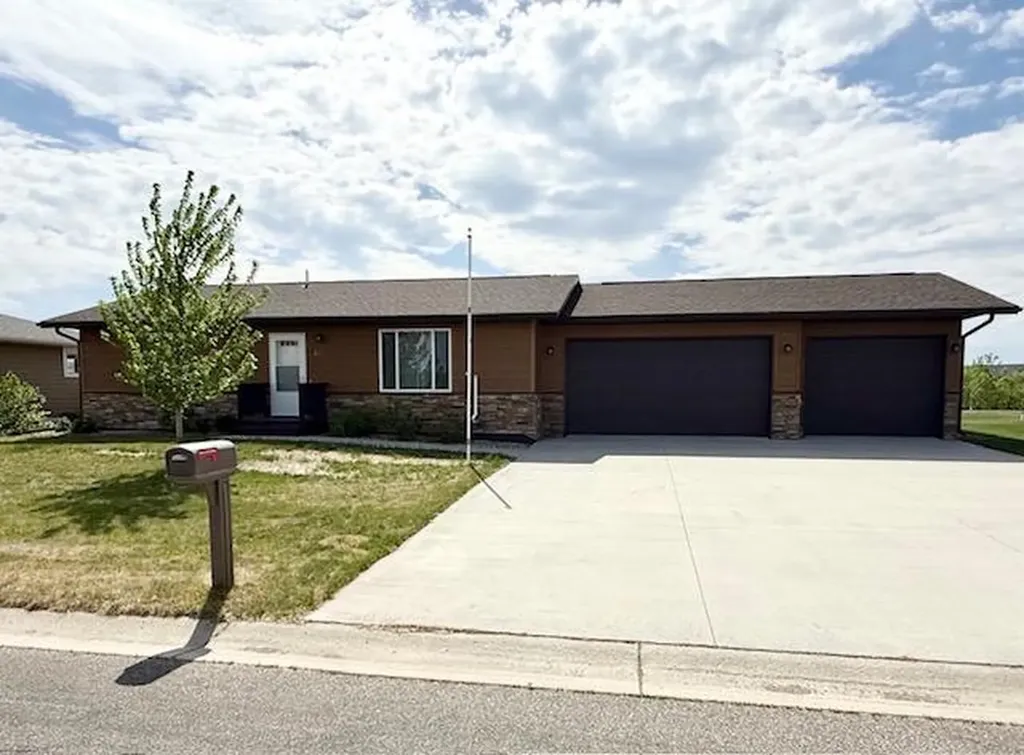 822 9th Avenue SW Perham MN 56573
