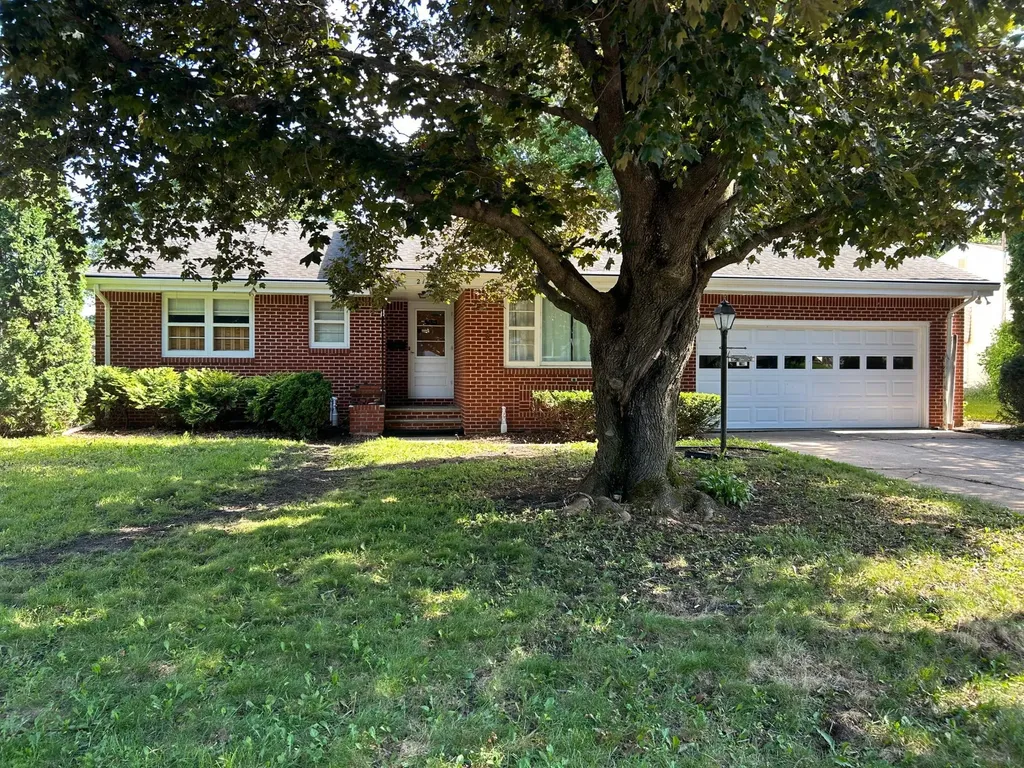 216 8th Avenue SE Waseca MN 56093