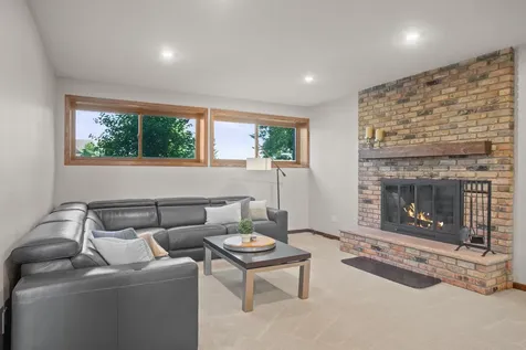 565 Lakota Lane Chaska MN 55318