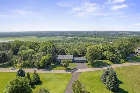565 Lakota Lane Chaska MN 55318