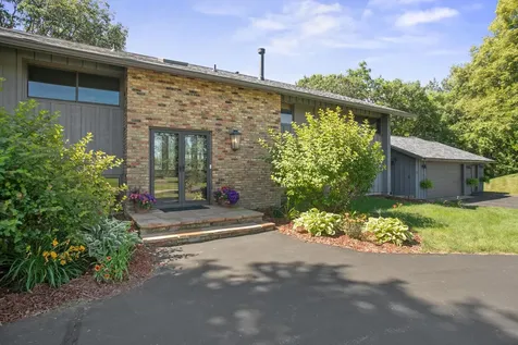565 Lakota Lane Chaska MN 55318