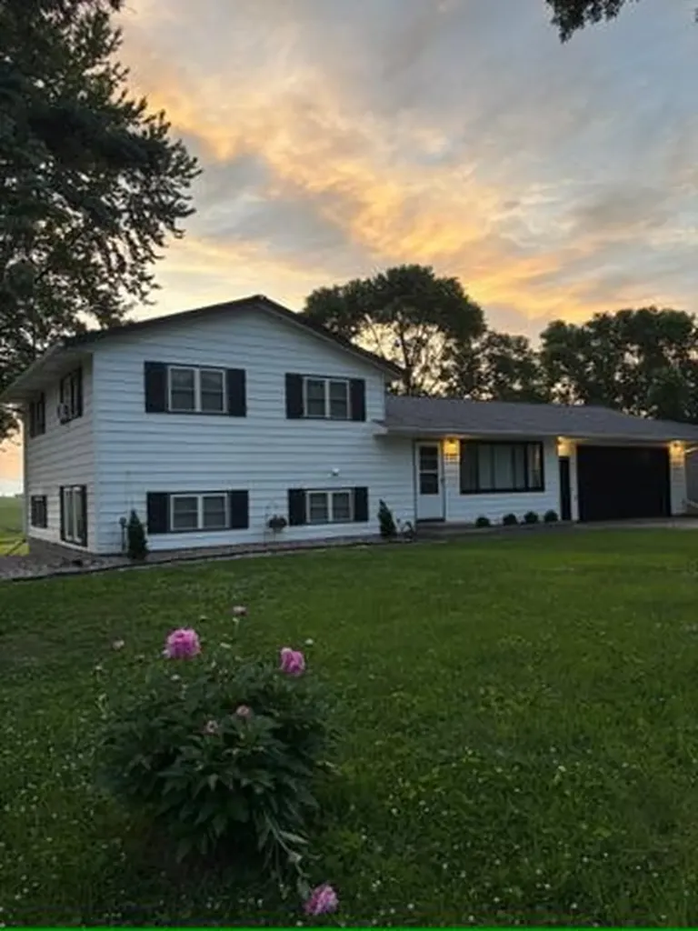 1107 4th Street NW Clara City MN 56222