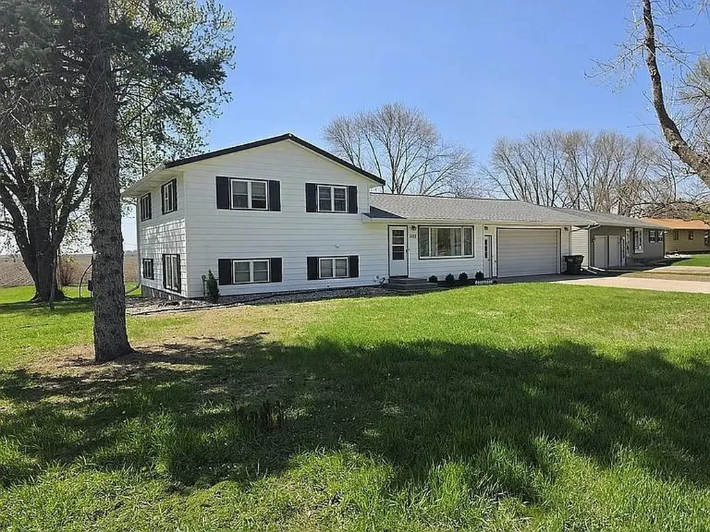 1107 4th Street NW Clara City MN 56222