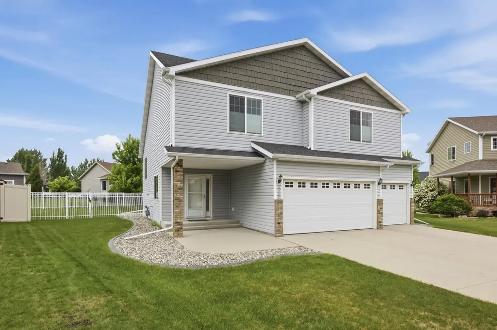 3432 Loberg Drive West Fargo ND 58078