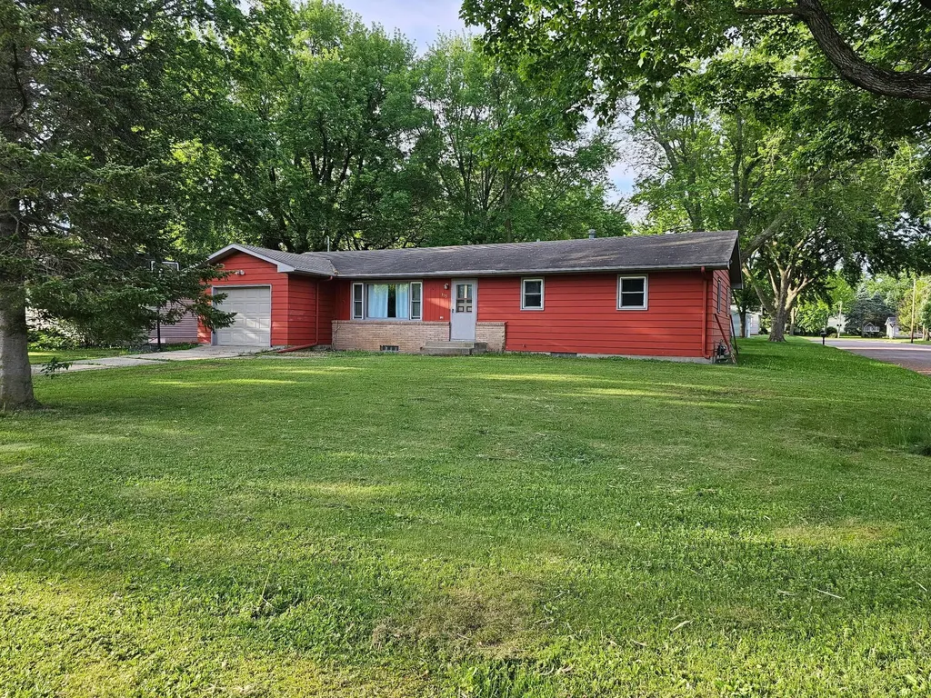 395 W Minnesota Street Le Center MN 56057