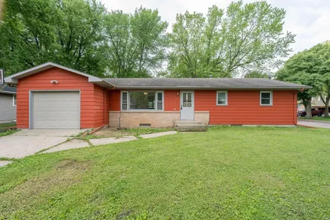 395 W Minnesota Street Le Center MN 56057