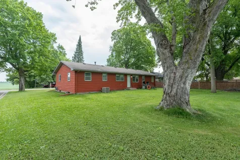 395 W Minnesota Street Le Center MN 56057