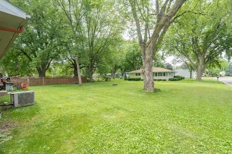 395 W Minnesota Street Le Center MN 56057