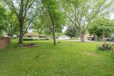 395 W Minnesota Street Le Center MN 56057