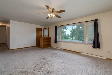 395 W Minnesota Street Le Center MN 56057