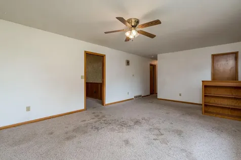 395 W Minnesota Street Le Center MN 56057