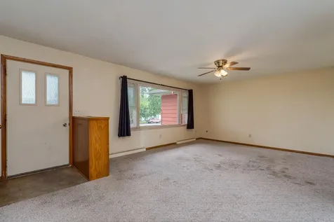 395 W Minnesota Street Le Center MN 56057