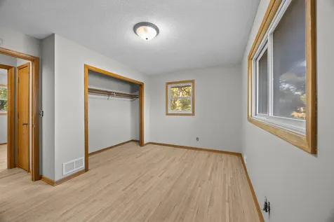 6188 15th Street N Oakdale MN 55128