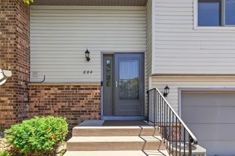 604 Portland Place Burnsville MN 55337