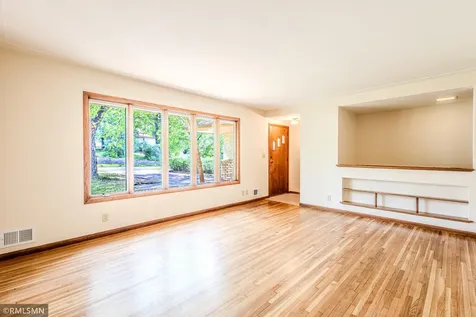8324 62nd Avenue N Brooklyn Park MN 55428
