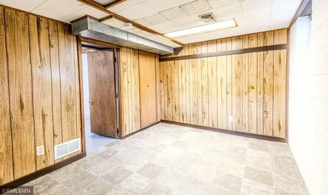 8324 62nd Avenue N Brooklyn Park MN 55428